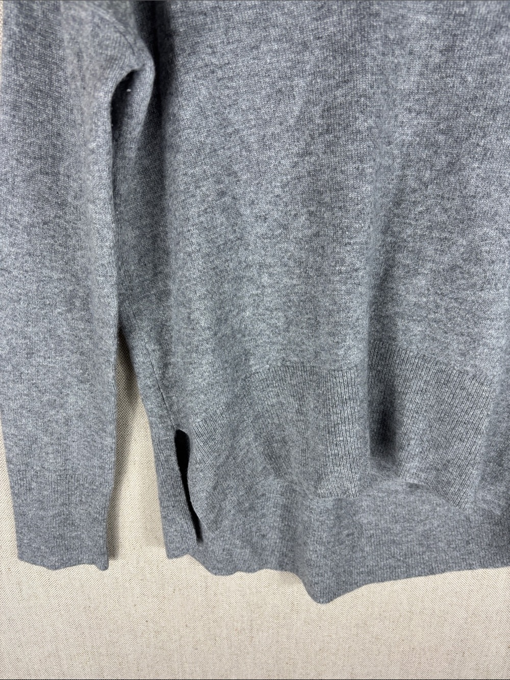 Theory > Cashmere V-Neck Sweater Heather Gray Small - Picture 5 of 8
